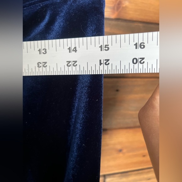 Good American Ruched Velvet Skirt size 3 color blue - Picture 7 of 10